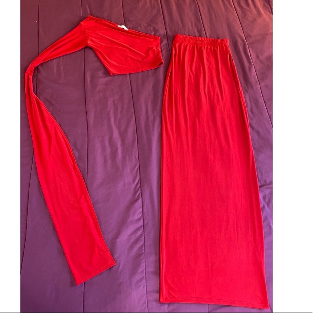STUNNING red two piece skirt SET! - Picture 2 of 5